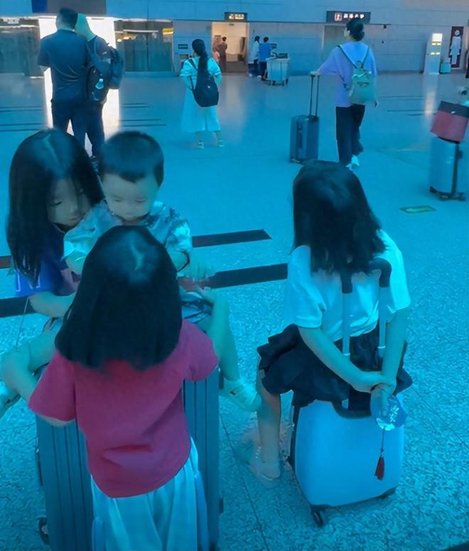 ：家庭背景曝光哥嫌她无理取闹回应尊龙AG网站福建4娃妈拒补票后续(图17)